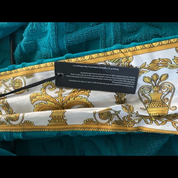 Versace robe - Picture 2 of 5